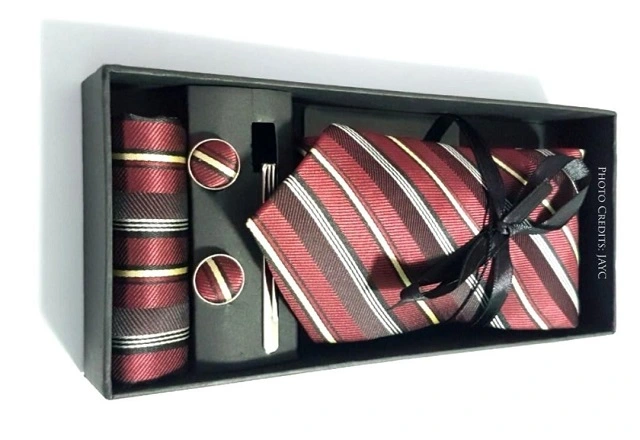 Σετ ανδρικής γραβάτας, μαντήλι, μανικετόκουμπα, κλιπ γραβάτας κόκκινο με ρίγα