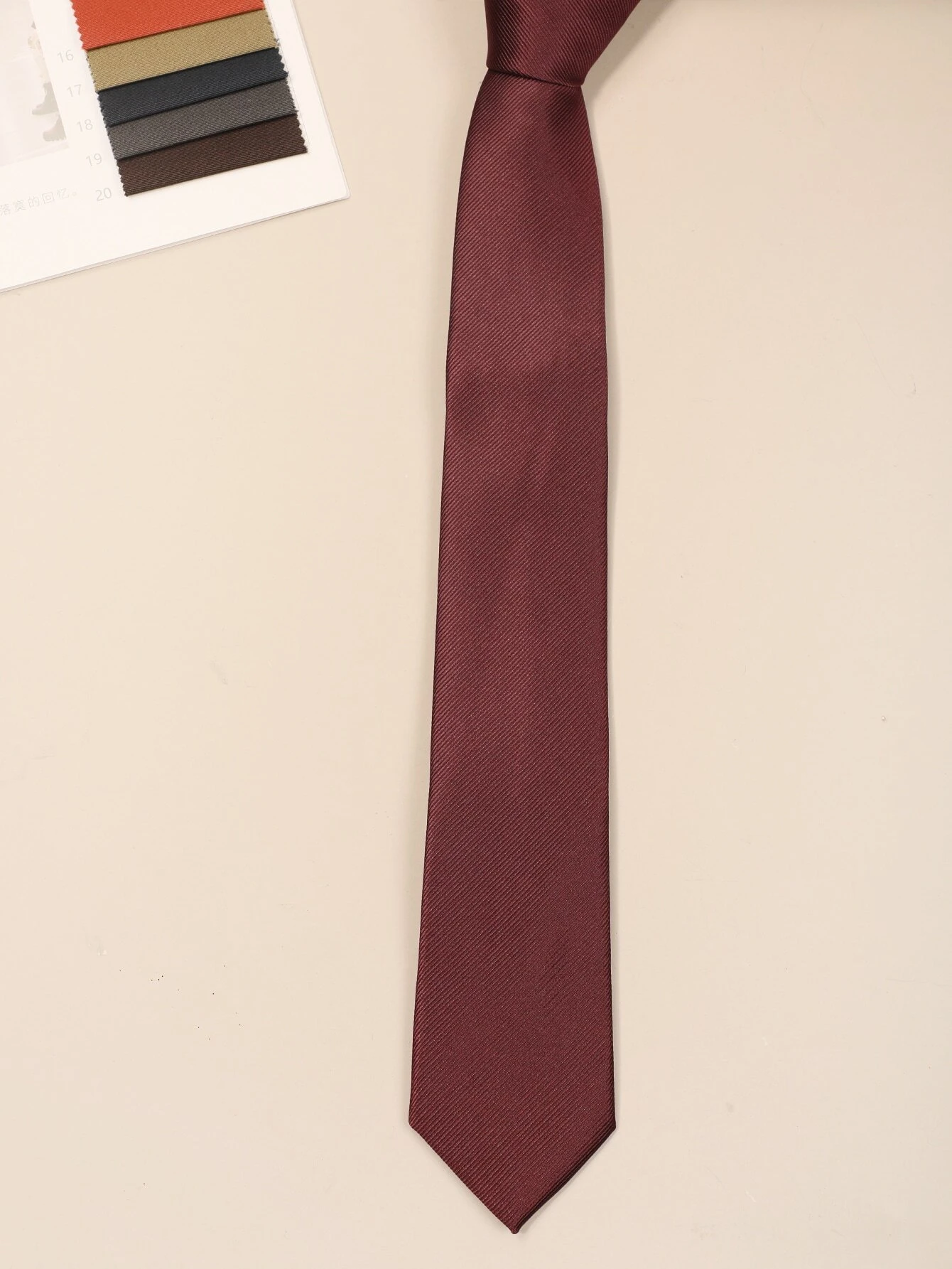 Πολυτελής ανδρική κόκκινη γραβάτα