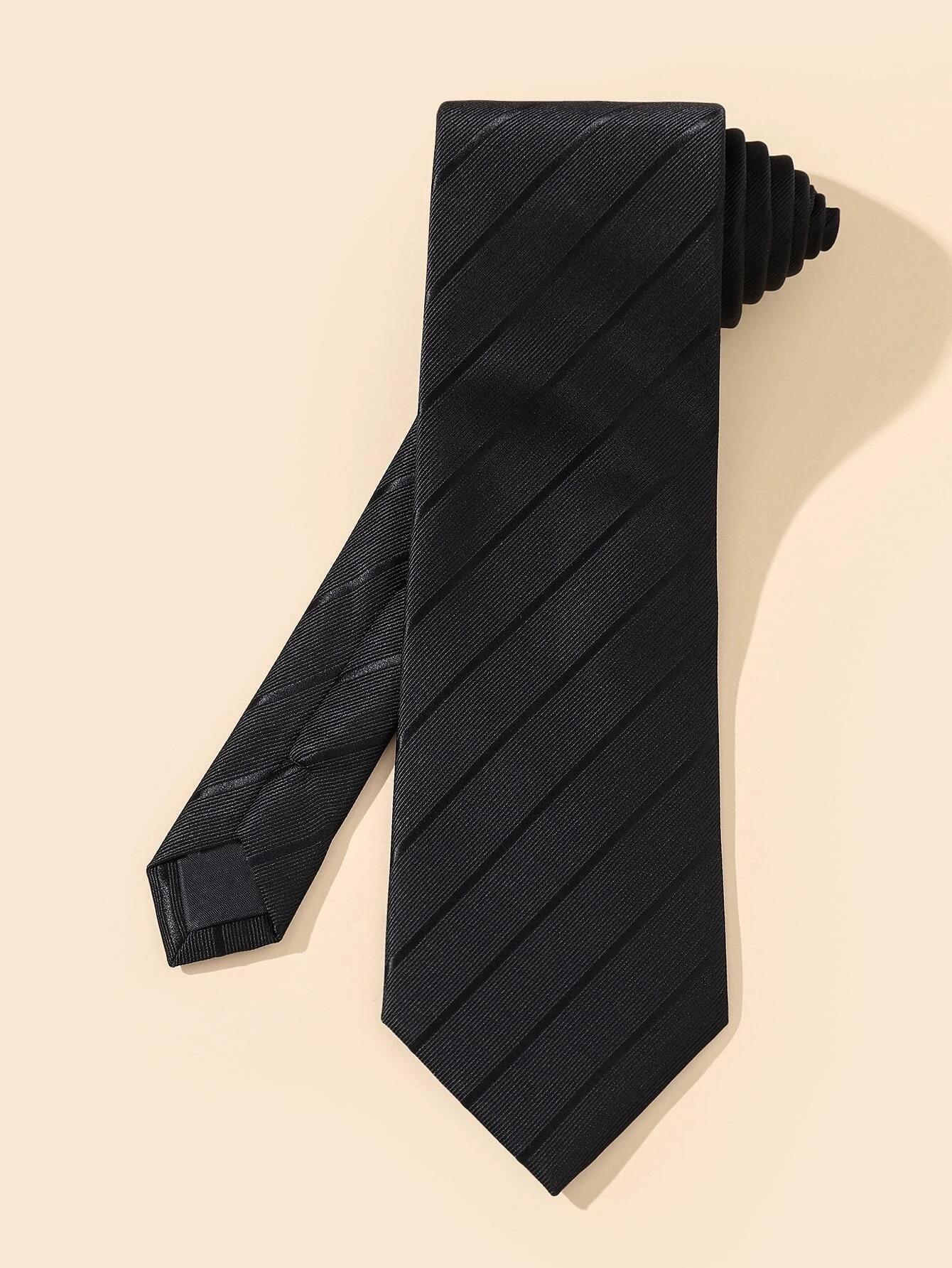 Πολυτελής μαύρη ανδρική γραβάτα ριγέ
