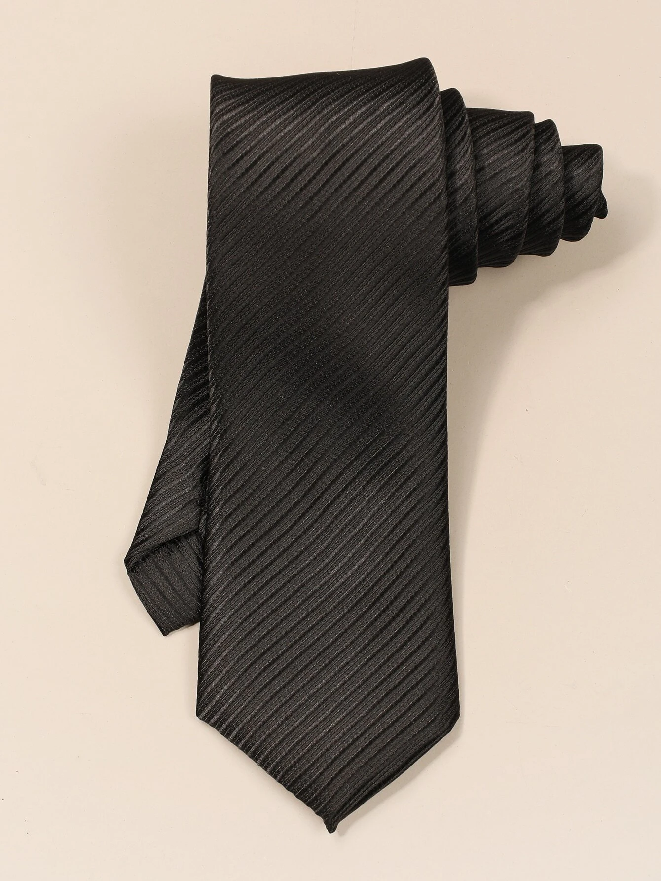 Πολυτελής ανδρική γραβάτα μαύρη ριγέ
