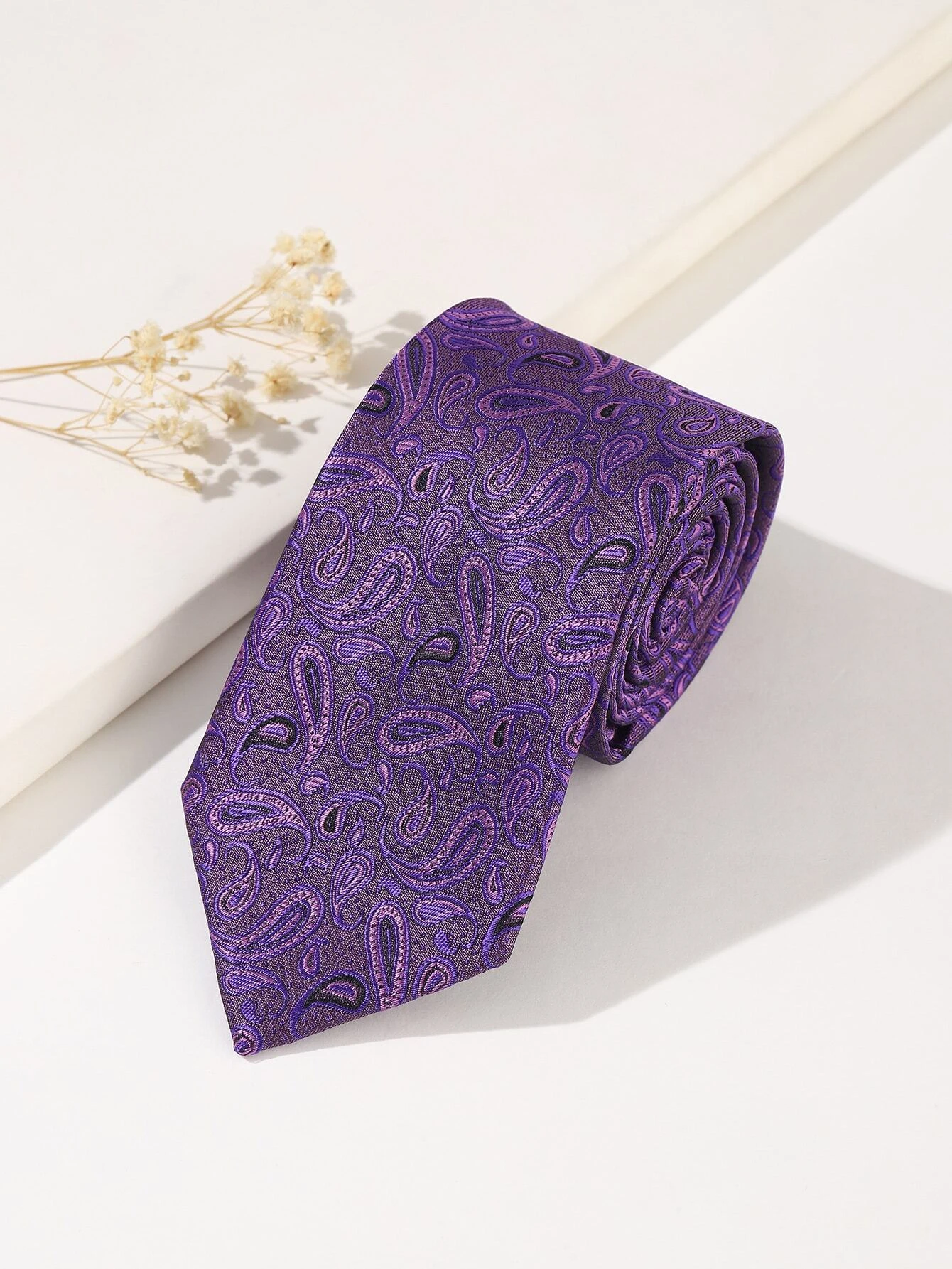 Ανδρική γραβάτα με σχέδιο Paisley μωβ