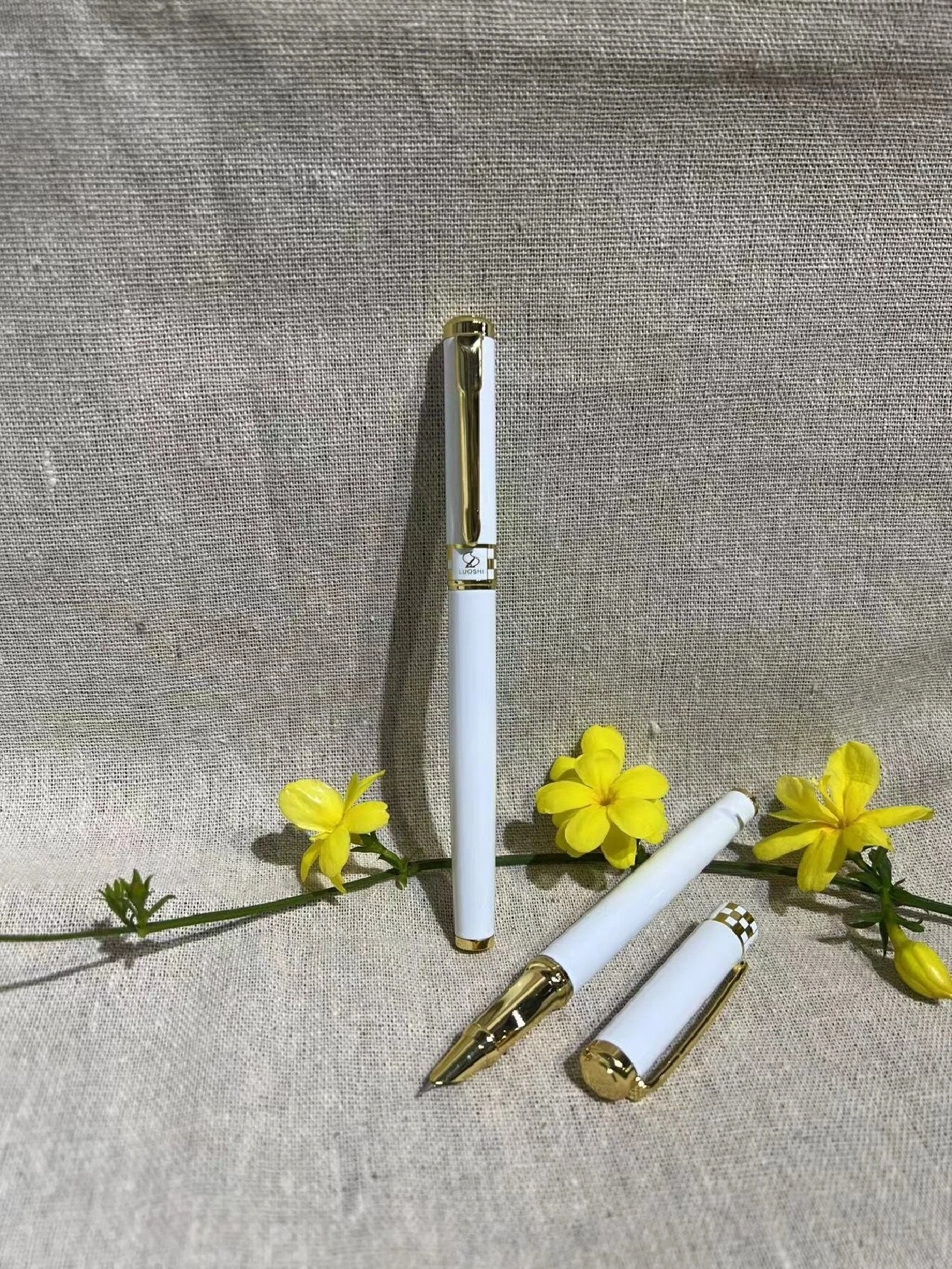 Φορητό μοντέρνο στυλό λευκό χρυσό